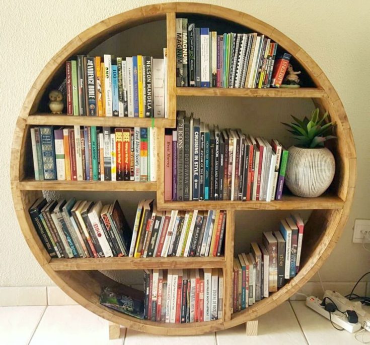 Bookshelf With Curves Design