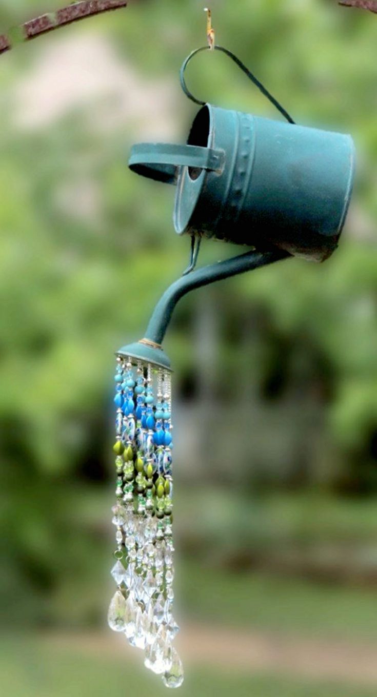 Stunning DIY Watering Cans Garden Decor Ideas