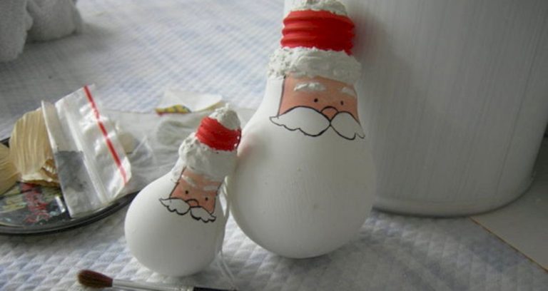 DIY Bulbs Christmas Decoration Ideas