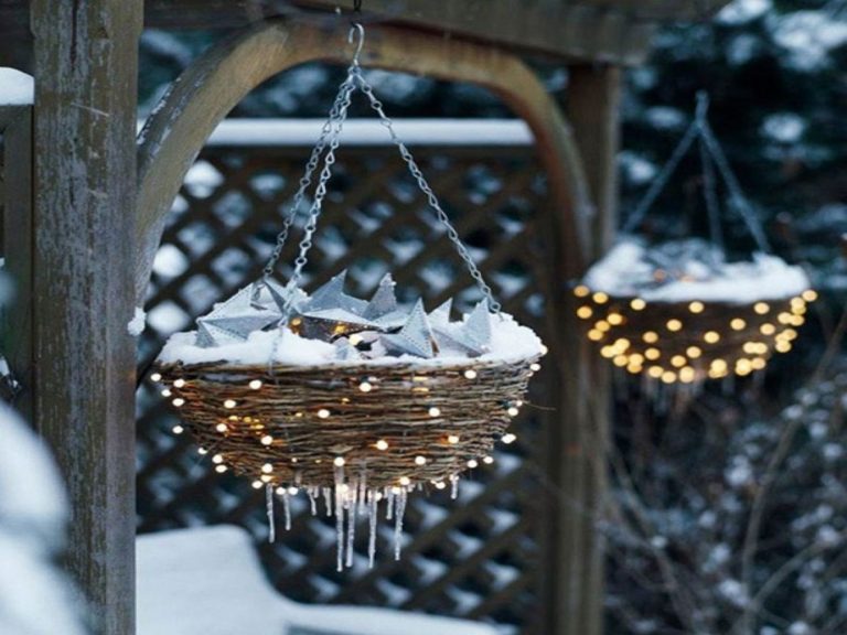Easy And Chap DIY Outdoor Christmas Ideas