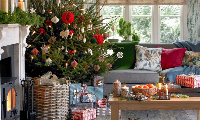 Incredible Living Room With Christmas Decoration