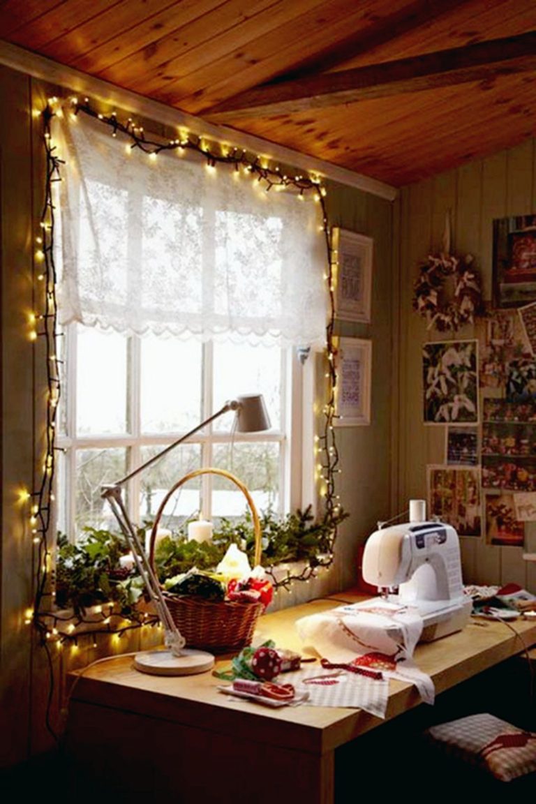 Charming Simple Christmas Decor For Tiny House With Simple Lighting Around The Window