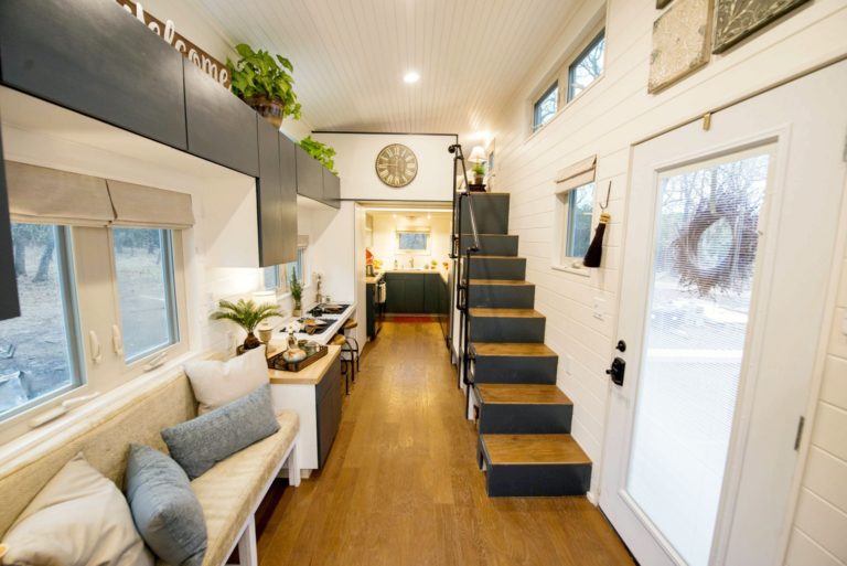 Modern Tiny House Christmas Decor For More Comfortable And Amazing Moment