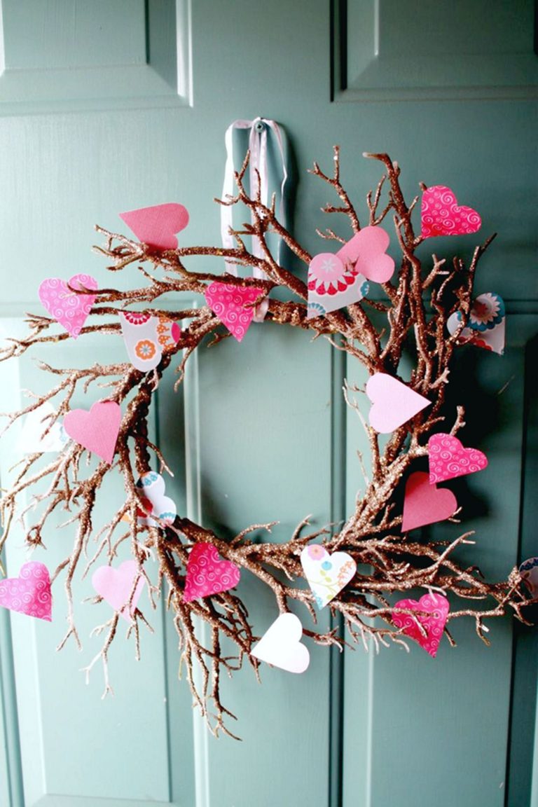 DIY-Valentines-Day-Door-Wreath-Decor