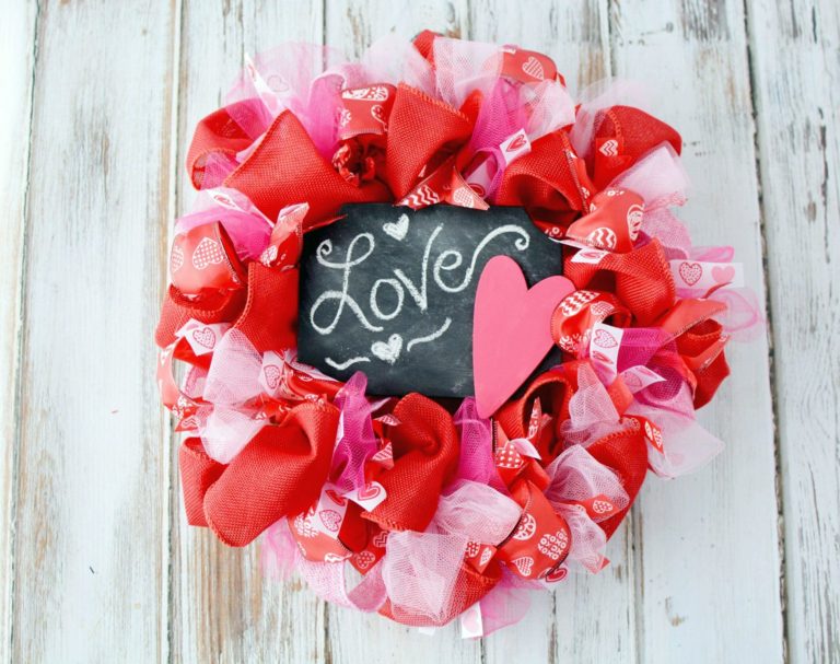 DIY-Valentines-Day-Wreath-with-Love-Style-