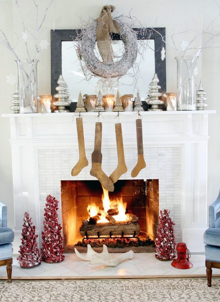 Decorating Fireplace Mantels With Christmas Ornamen And Decor