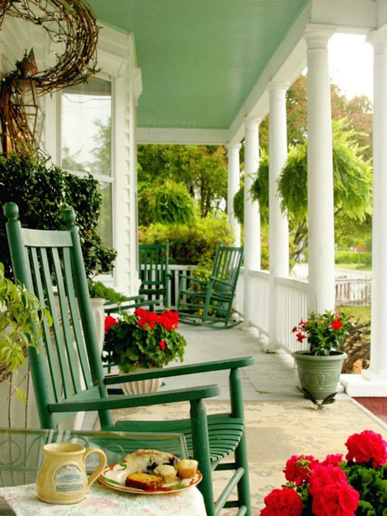Front Porch Decor With Flower For Summer