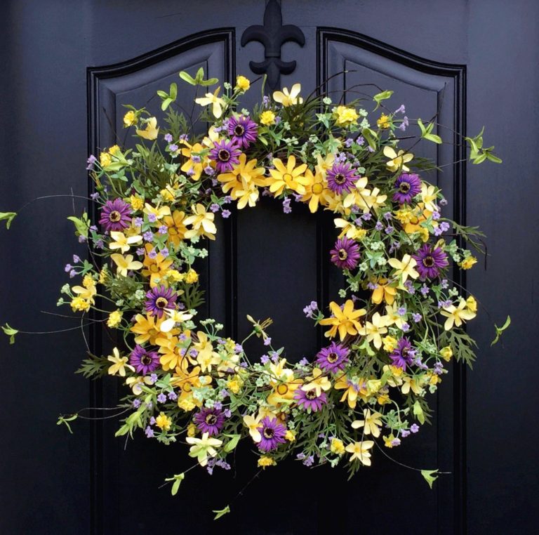 Great Front Door Wreaths Ideas For Spring Season