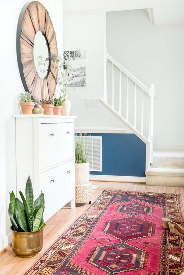 Impressive Small Entryway With Indoor Plant And DIY Wall Decor