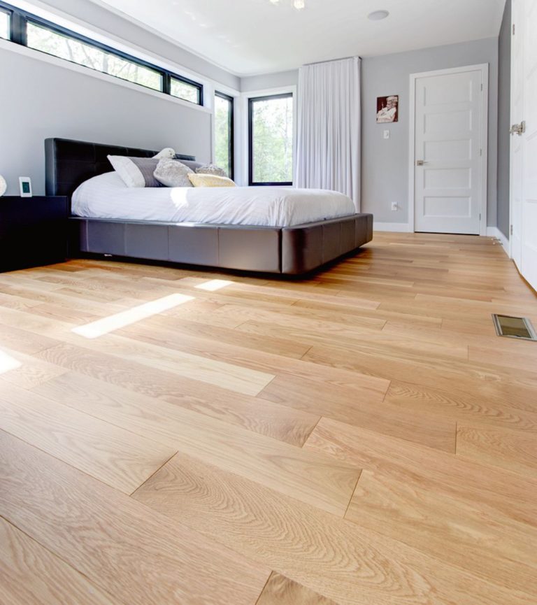 Red Oak Flooring For Contemporary Bedroom