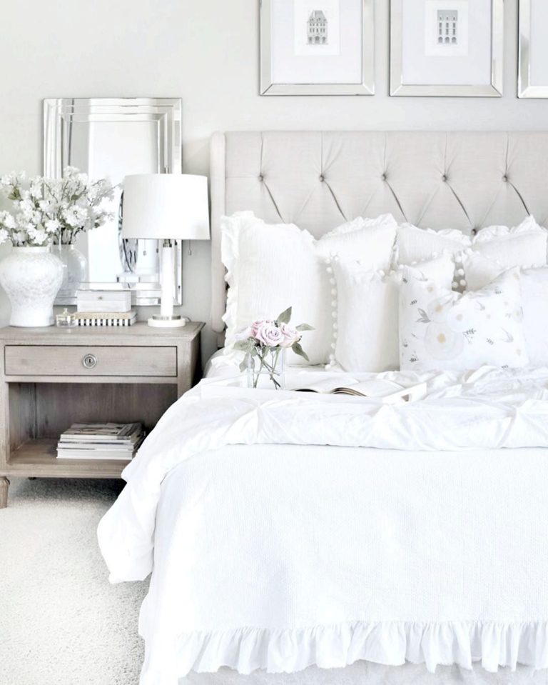Romantic Bedroom Winter Decor To Feel Comfort