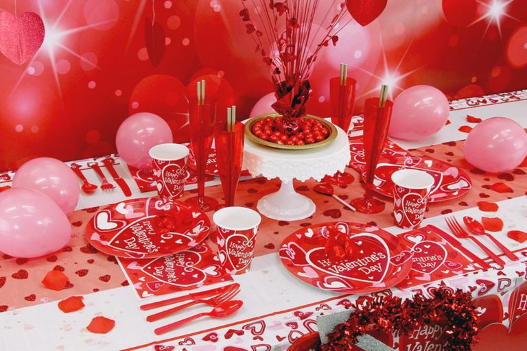 Romantic Valentine's Day Party Table Decorations