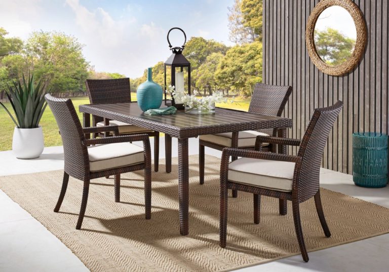Classic Outdoor Dining Room