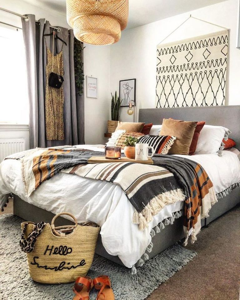 Simple Bohemian Bedroom Decor
