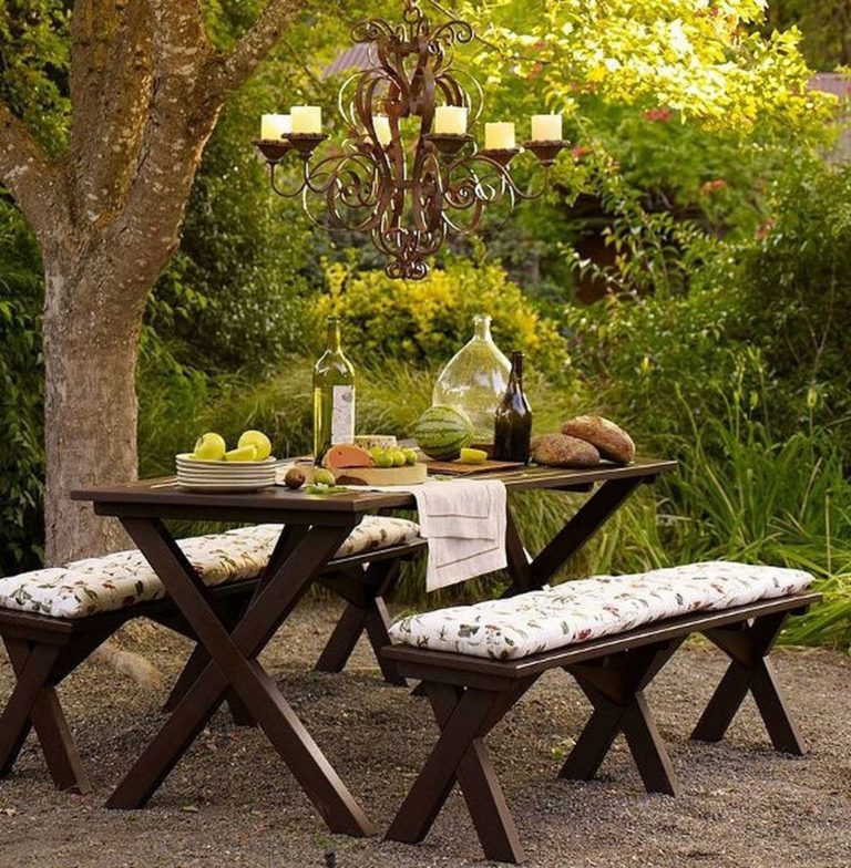 Outdoor Garden Dining Area