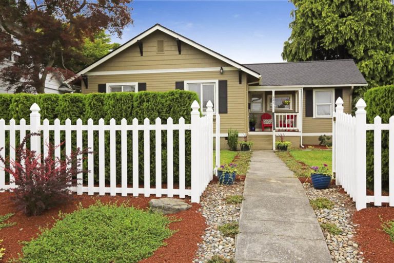 Simple Wood Fence For Small House