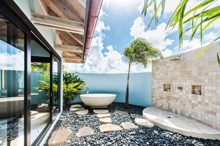 Best Outdoor Bathroom With Natural Shades
