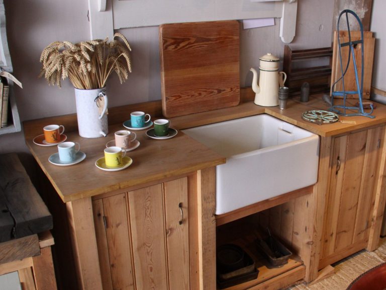 Bespoke Solid Wood Kitchen Sink Design