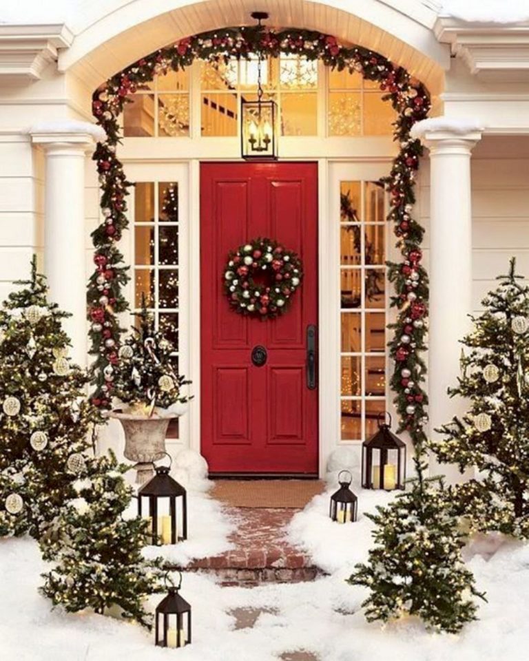 Appealing Christmas Main Door Decoration Ideas