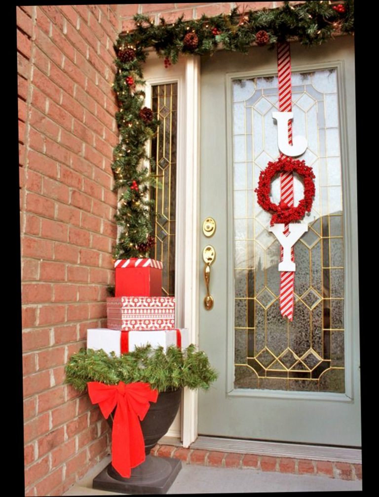 Awesome Christmas Front Door Porch Ideas