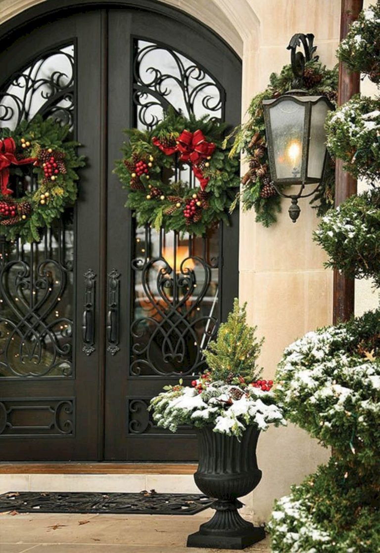 Fantastic Christmas Door Decorating Ideas