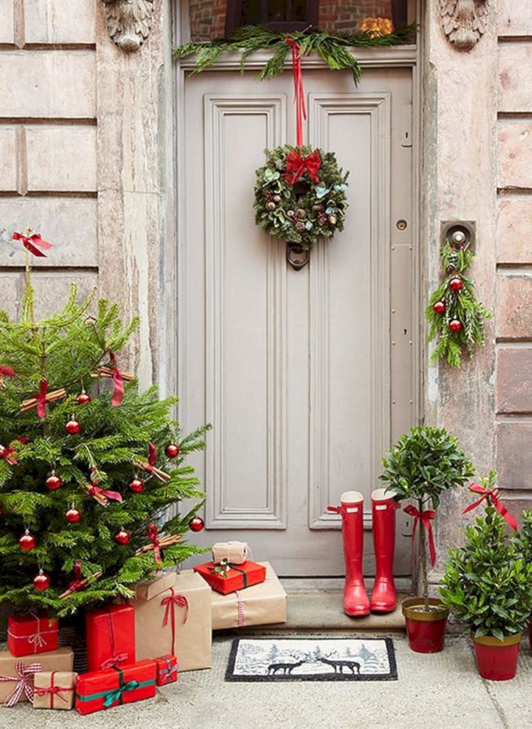Popular Christmas Front Door Ideas
