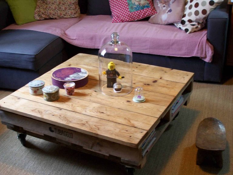 Awesome Living Room Pallet Coffee Table ideas